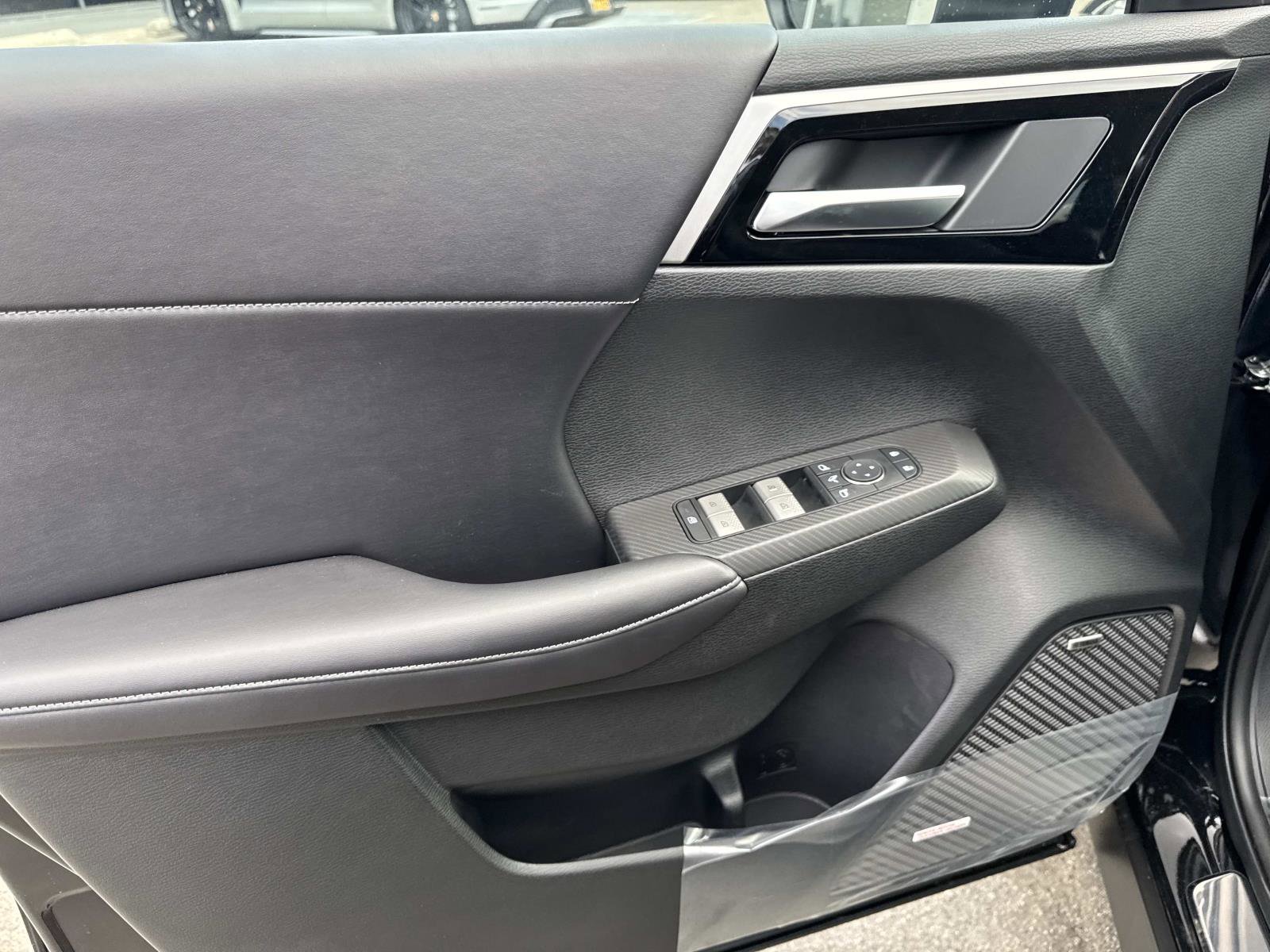 New 2025 Mitsubishi Outlander SE image 13