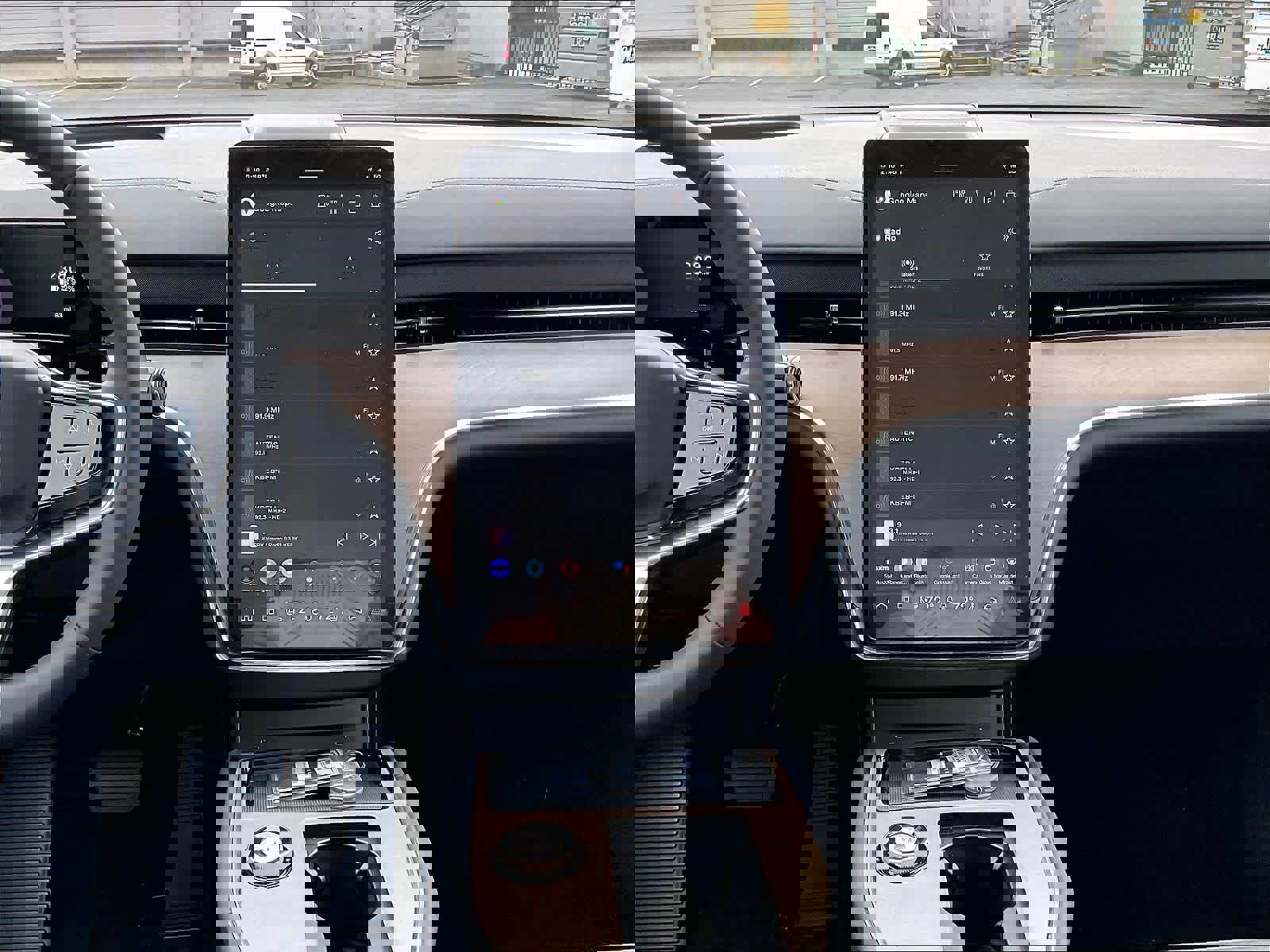 New 2025 Volvo EX90 Plus w/ Protection Package Premier image 9