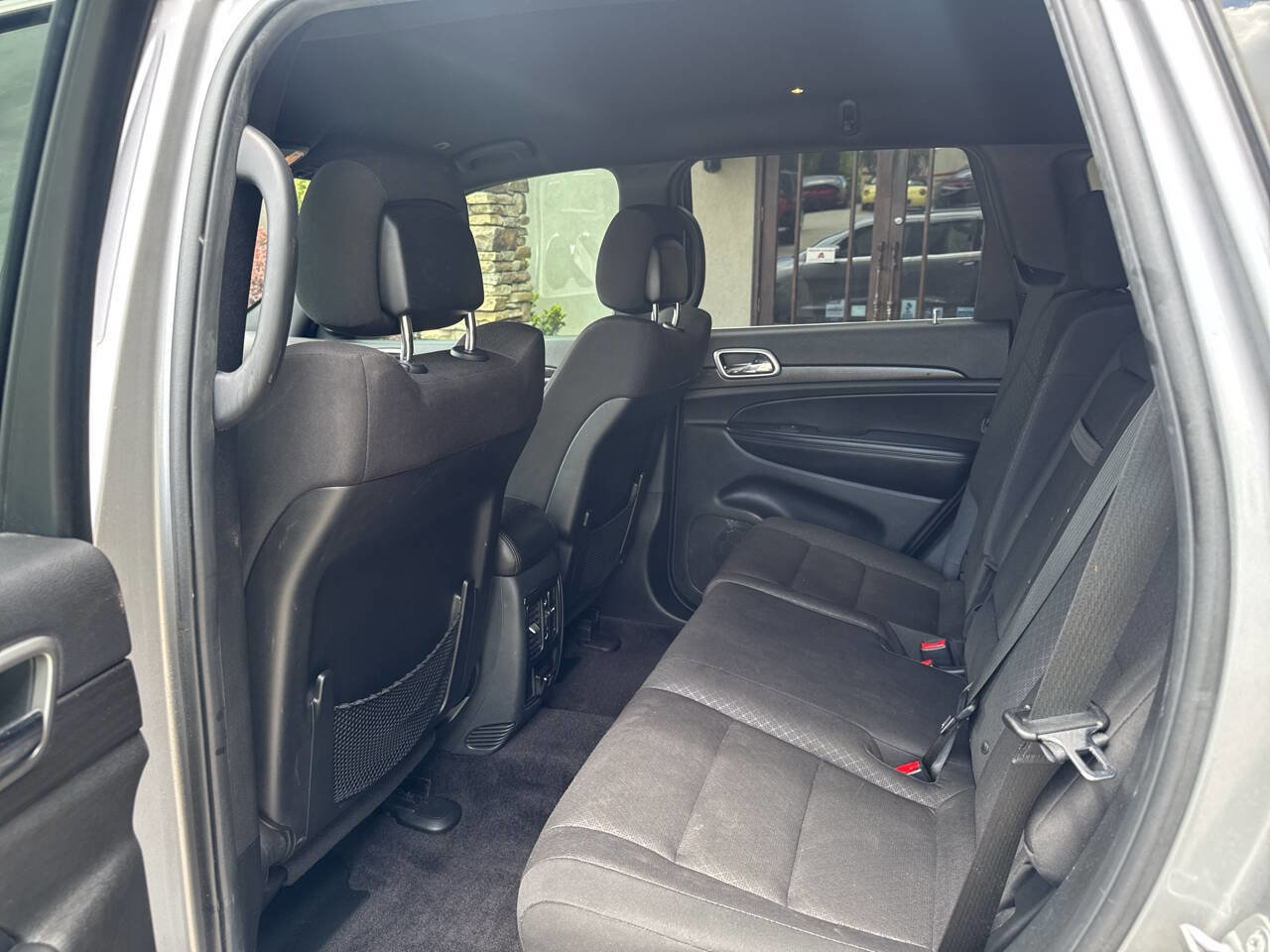 Used 2018 Jeep Grand Cherokee Laredo RWD image 11