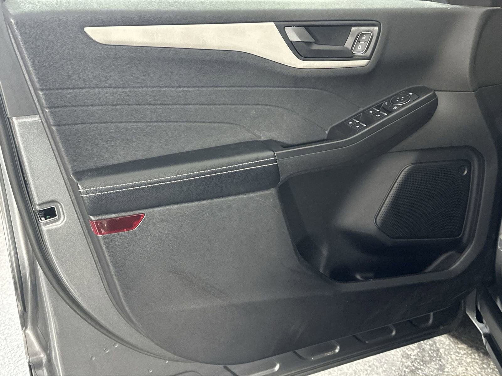 Used 2022 Ford Escape SE w/ Cold Weather Package image 32