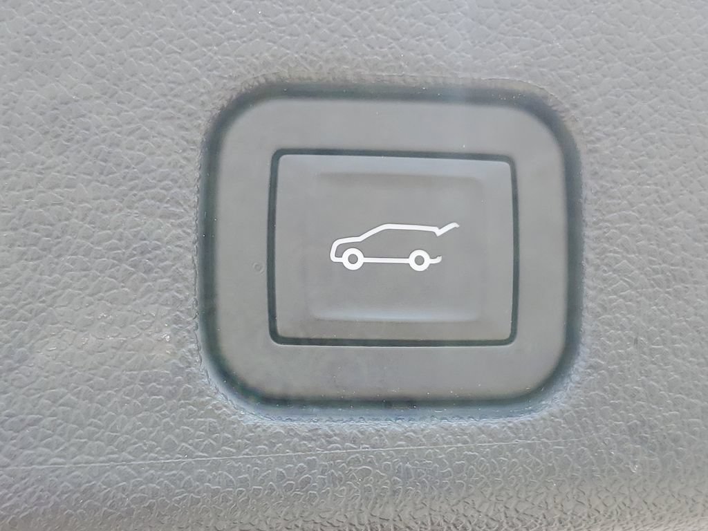 Used 2025 Chevrolet Traverse LT w/ Driver Confidence Package AWD/4WD image 35