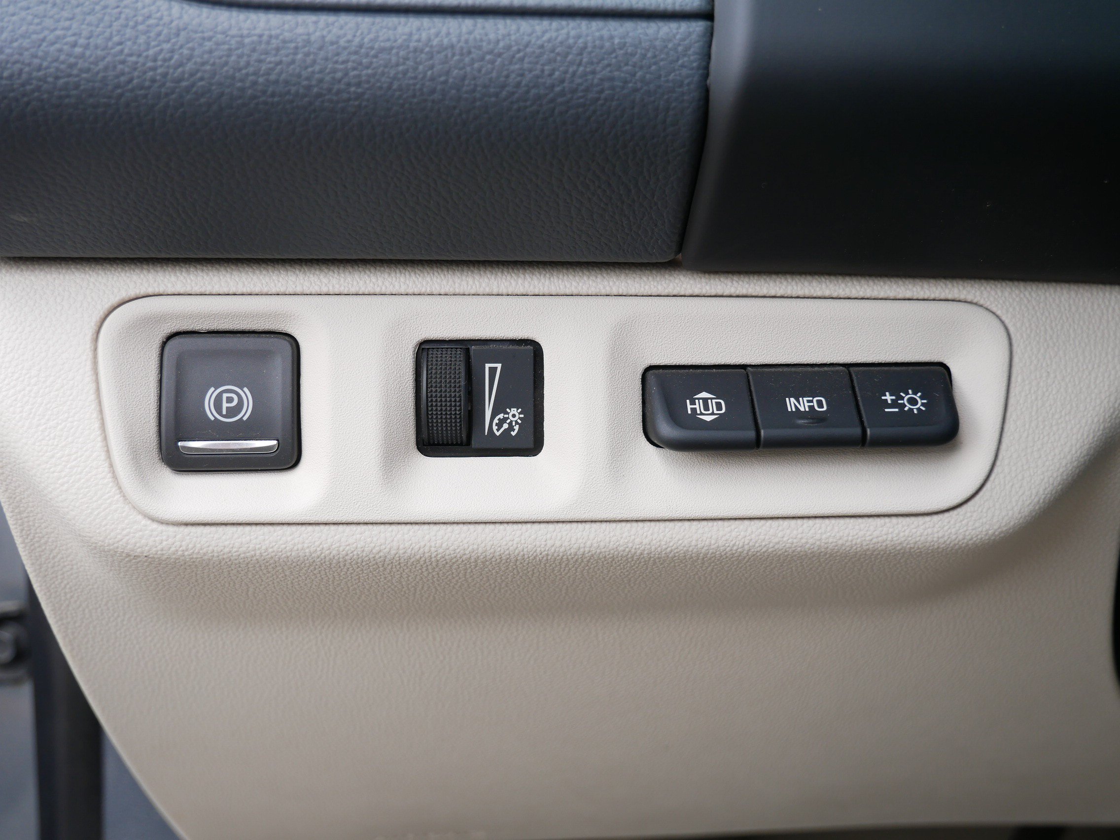 Used 2023 GMC Acadia Denali w/ Denali Ultimate Package AWD/4WD image 8