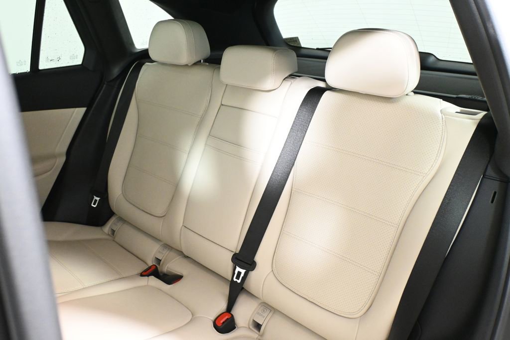 Used 2026 Mercedes-Benz GLC 300 4MATIC image 4
