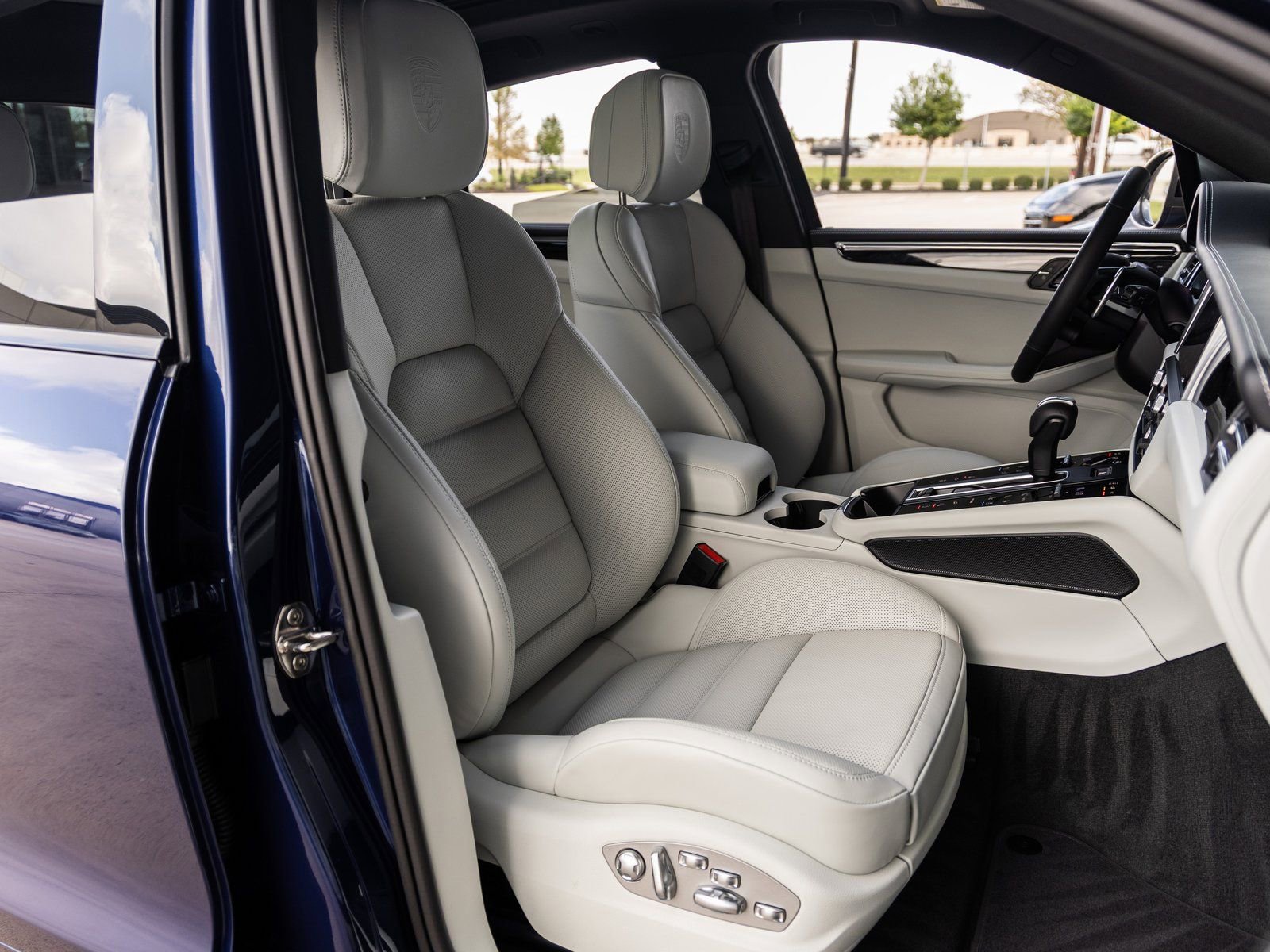 New 2026 Porsche Macan Turbo image 45