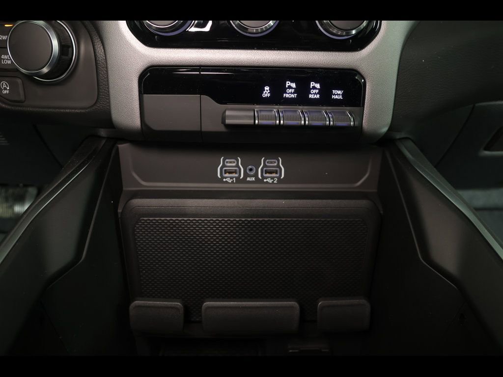New 2026 RAM 1500 4x4 Crew Cab image 18