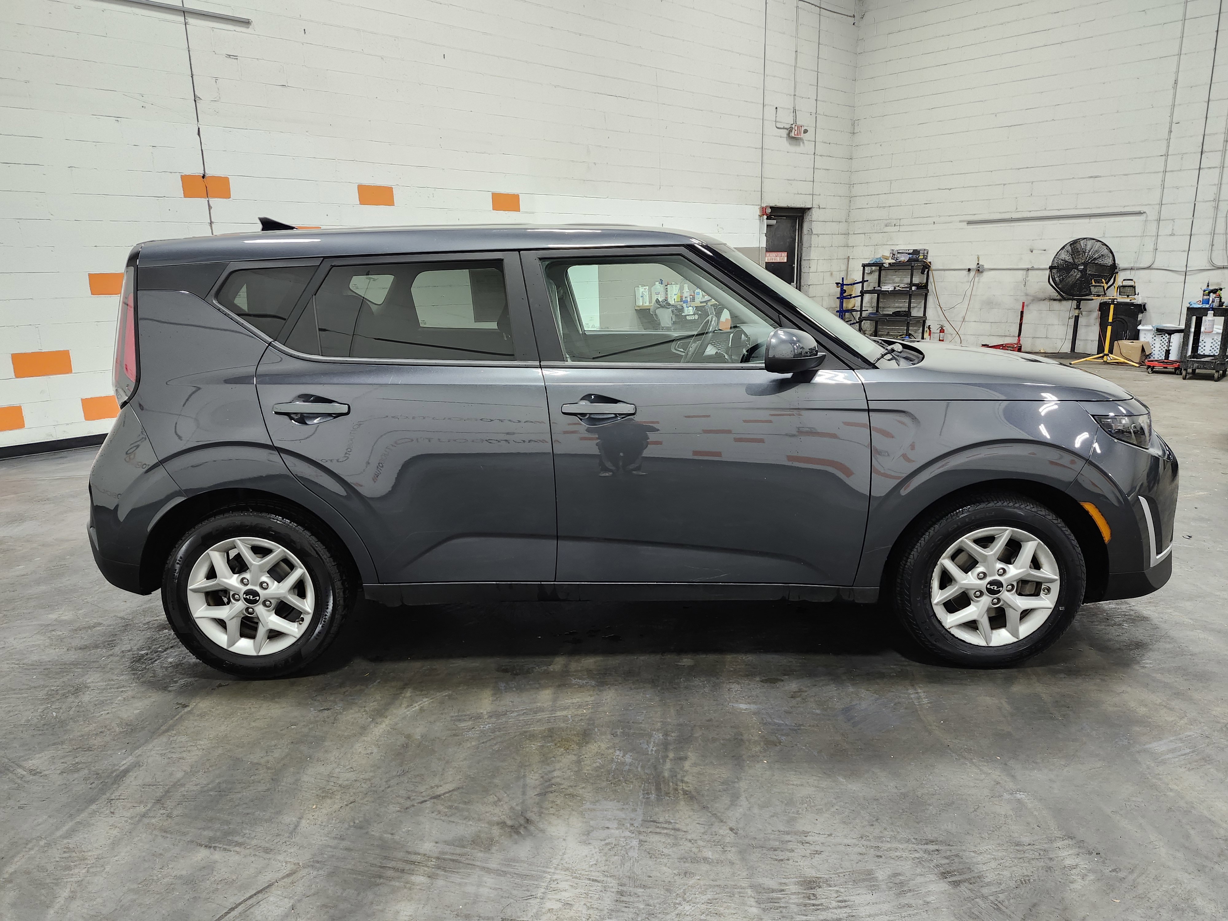 Used 2023 Kia Soul LX w/ Option Group 015 FWD image 17