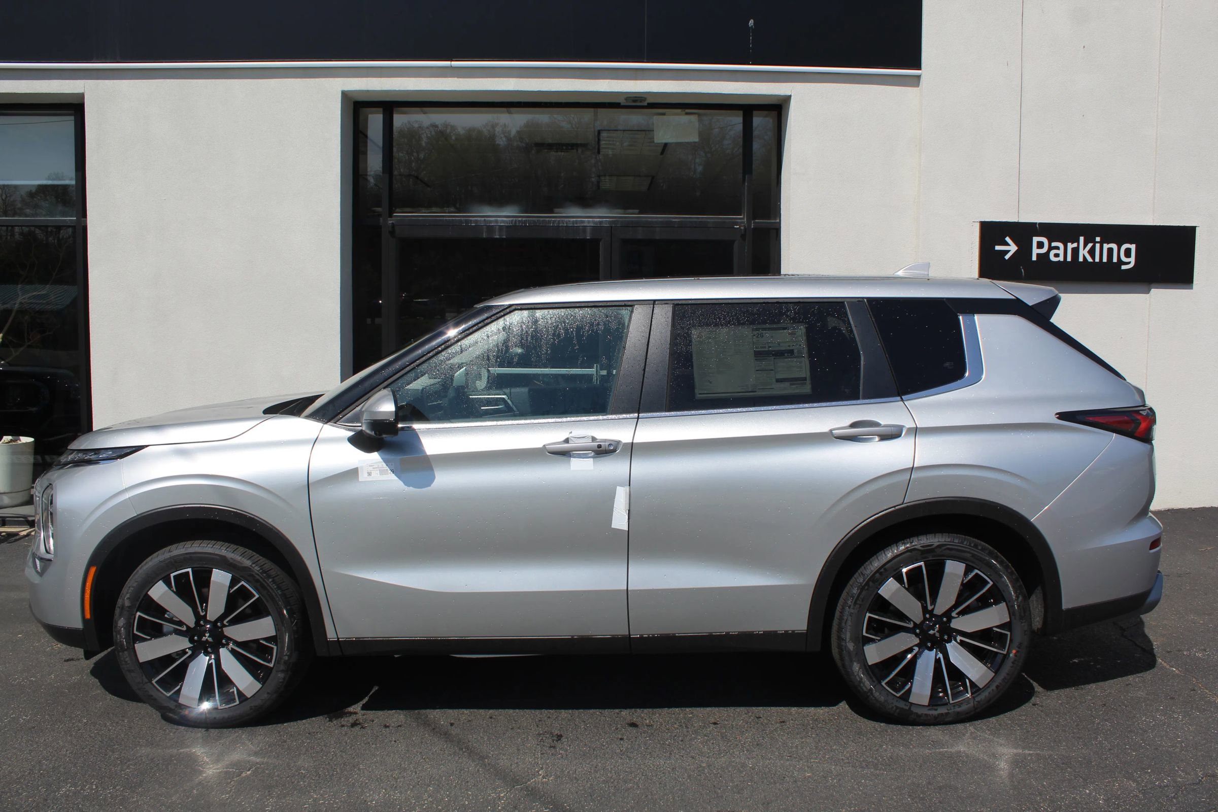 New 2025 Mitsubishi Outlander SE