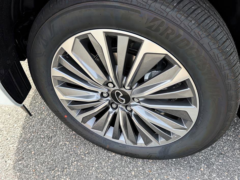 New 2026 INFINITI QX80 Luxe AWD/4WD image 8