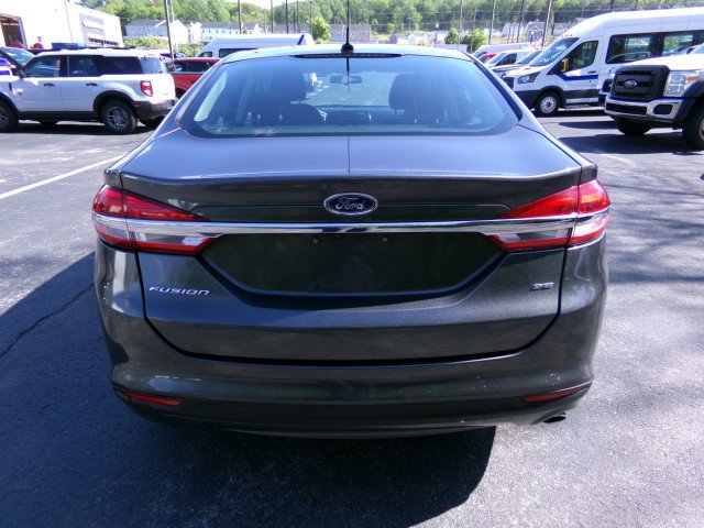 Used 2017 Ford Fusion SE FWD image 8