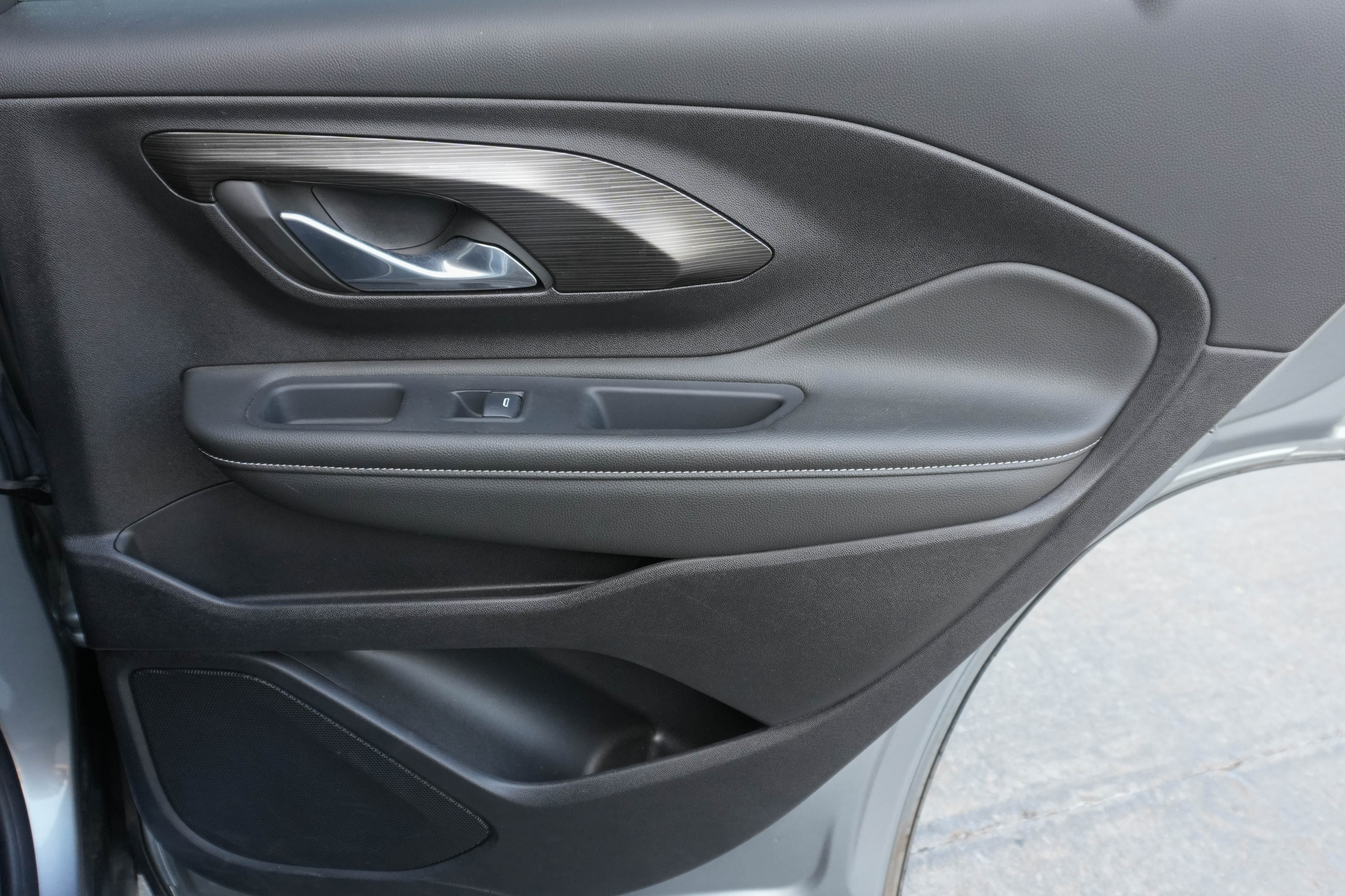 Used 2024 GMC Terrain SLE w/ Driver Convenience Package FWD image 28