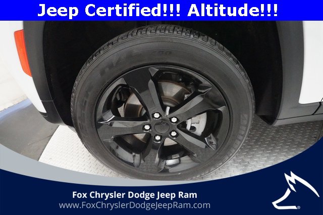 Used 2023 Jeep Grand Cherokee L Laredo image 28