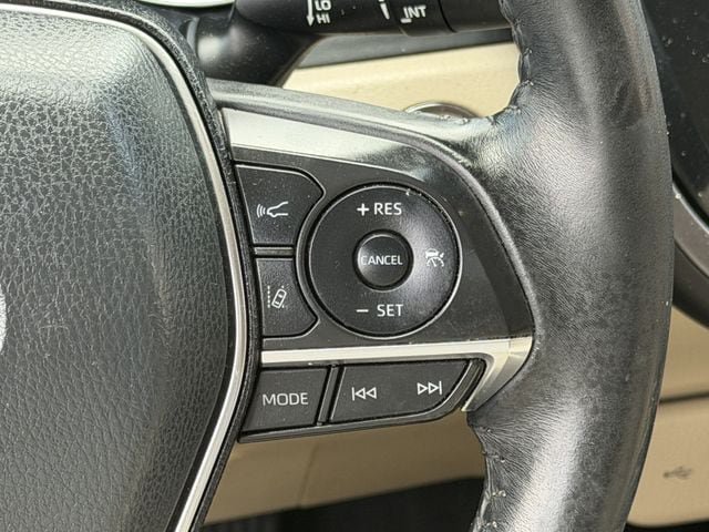 Used 2020 Toyota Camry XLE FWD image 15