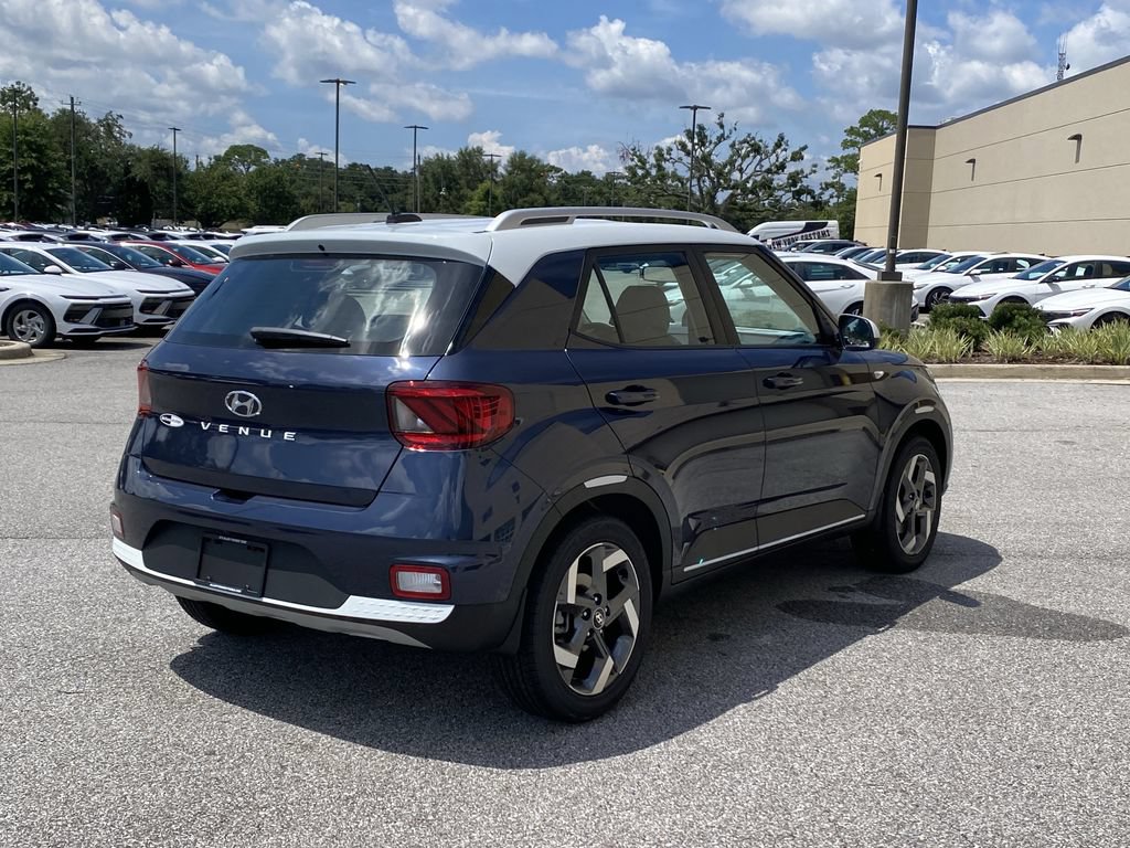 New 2026 Hyundai Venue SEL FWD image 8