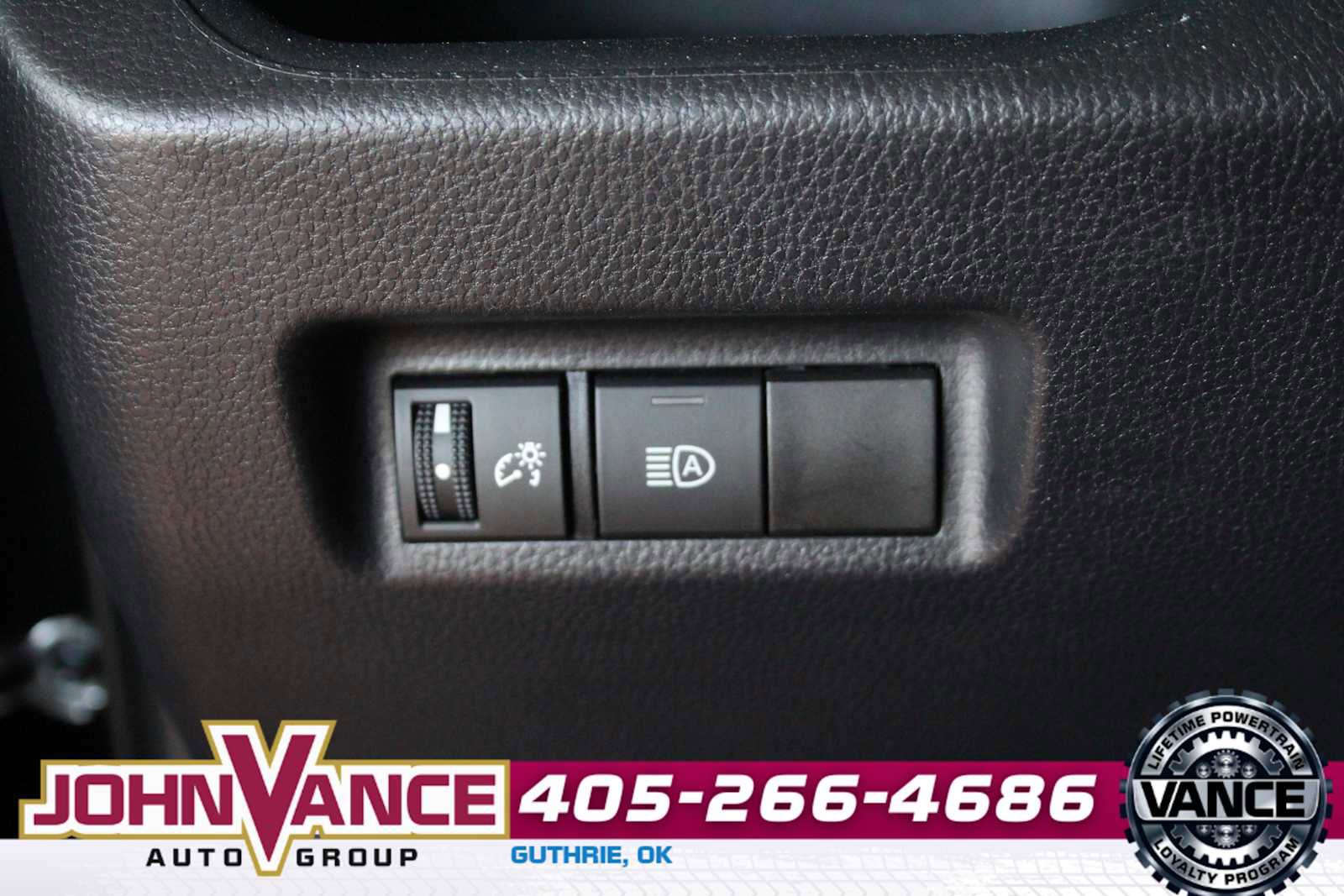 Used 2025 Toyota RAV4 LE AWD/4WD image 30