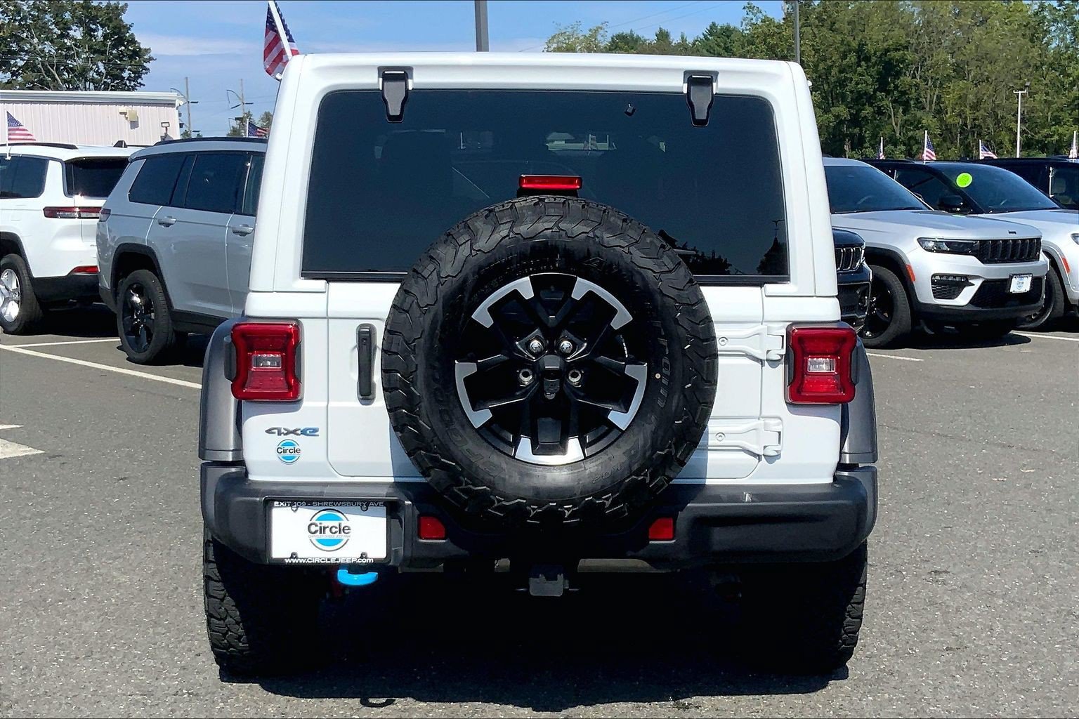 Used 2024 Jeep Wrangler Unlimited Rubicon 4xe w/ Capability Package AWD/4WD image 4