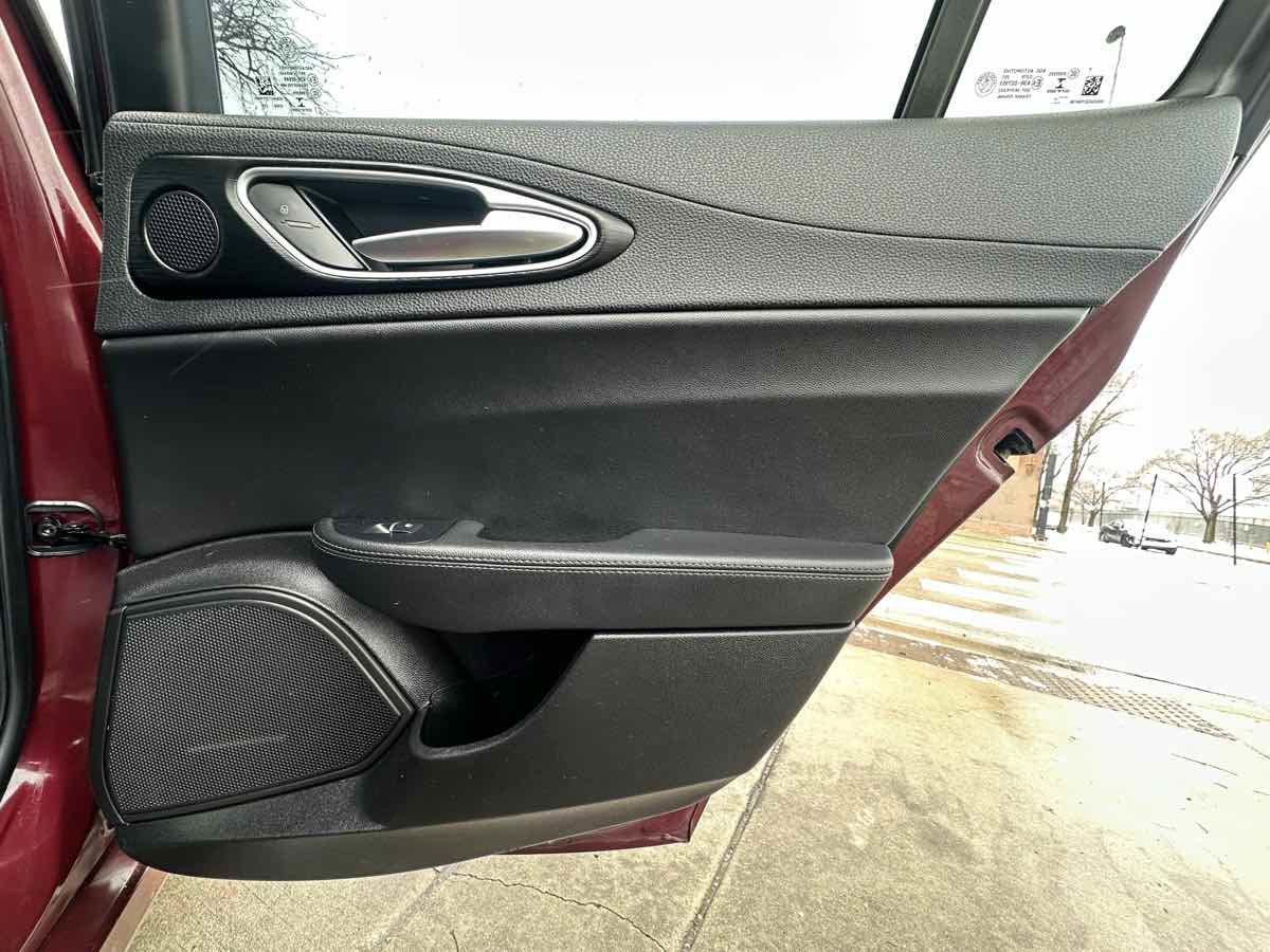 Used 2017 Alfa Romeo Giulia AWD image 23