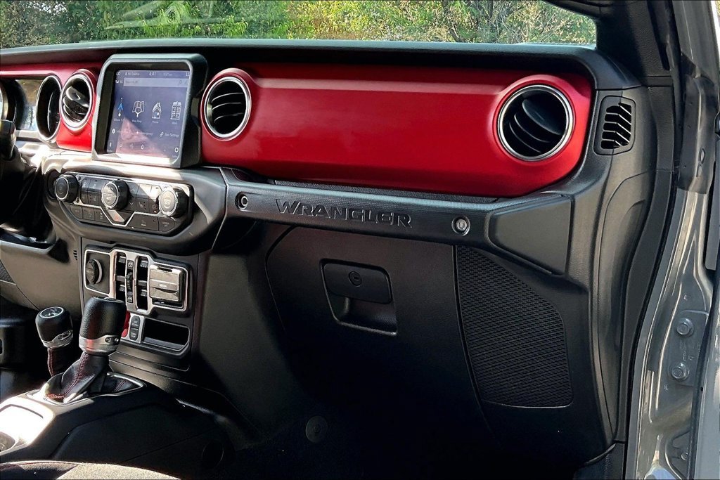 Used 2023 Jeep Wrangler Unlimited Rubicon w/ Cold Weather Group AWD/4WD image 19