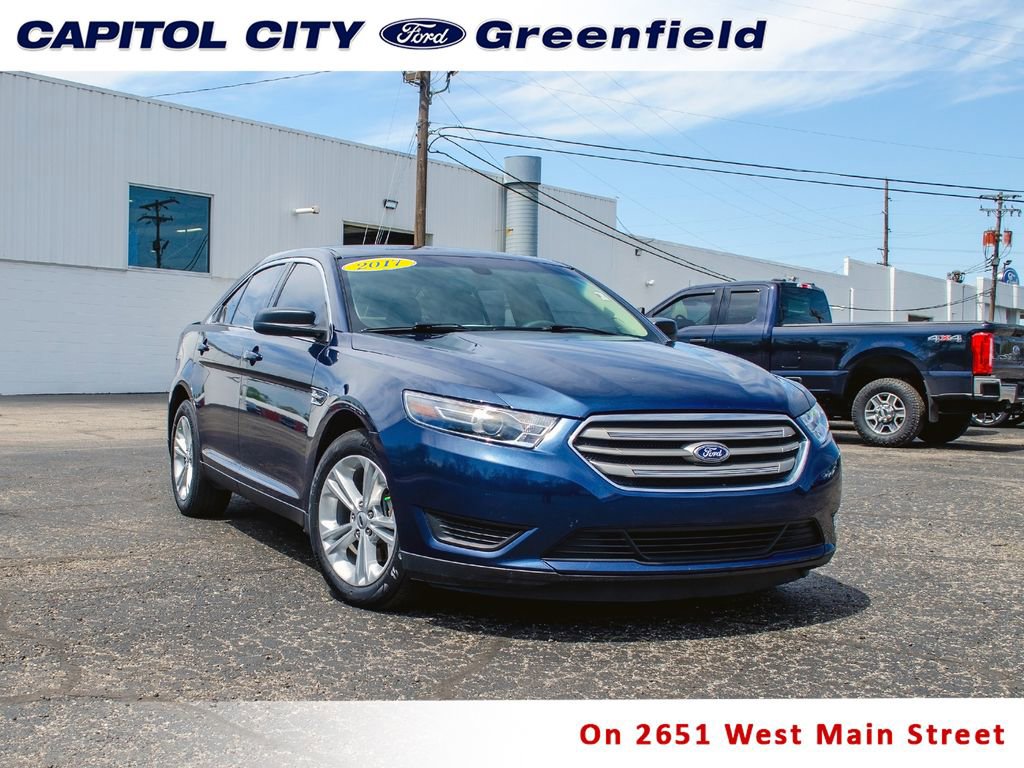 Used 2017 Ford Taurus SE FWD image 1