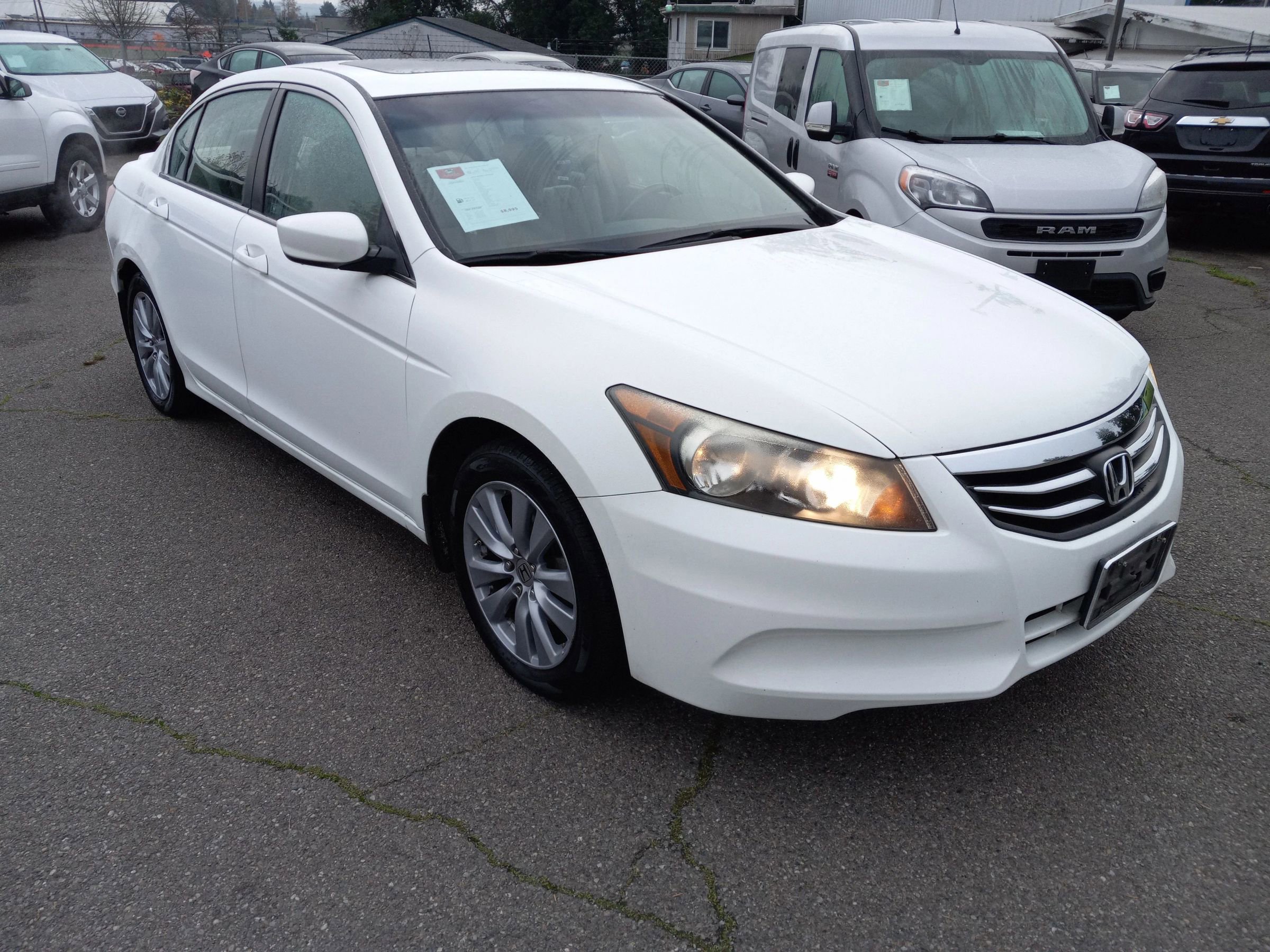 Used 2011 Honda Accord EX-L image 2