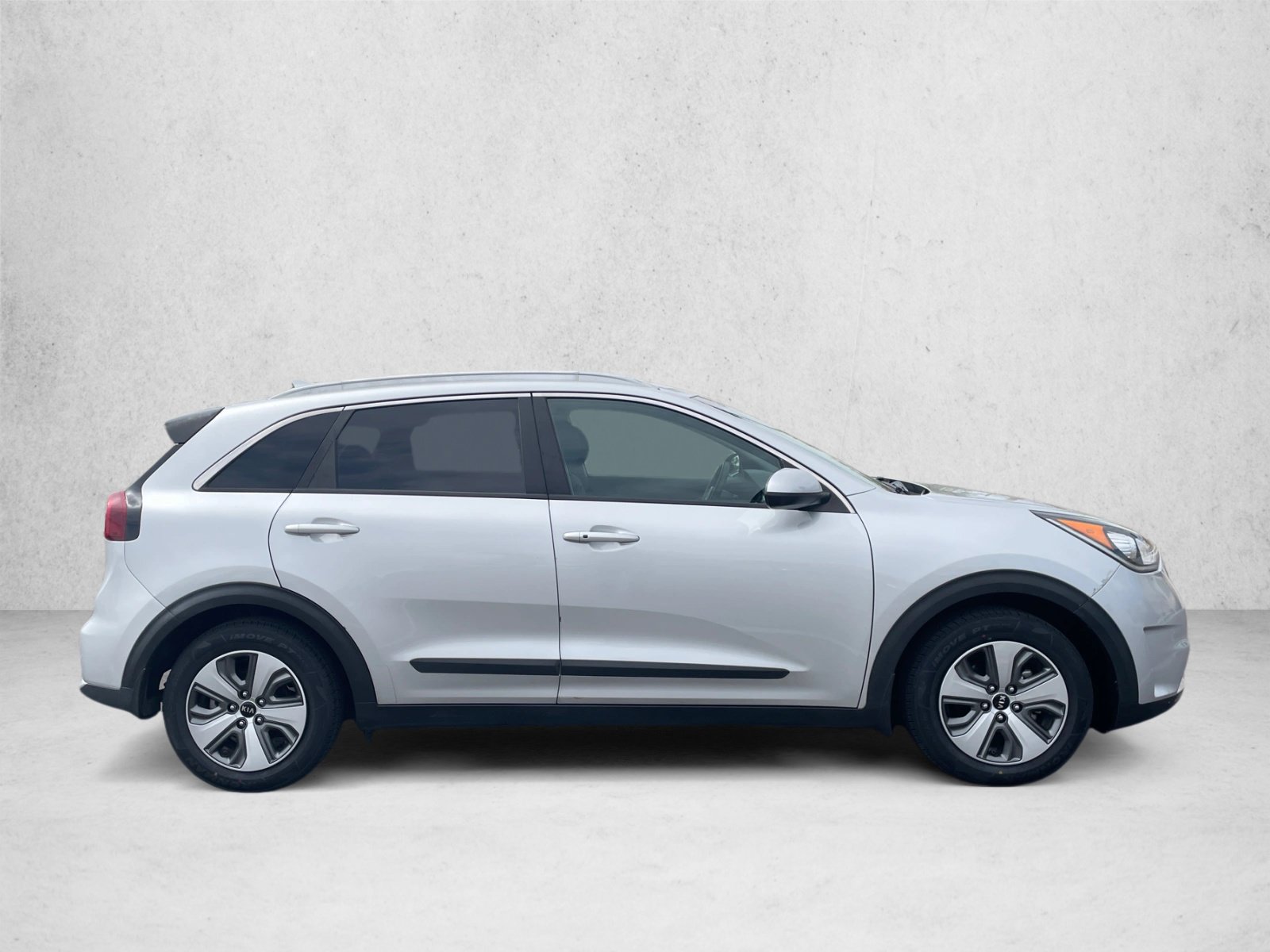 Used 2019 Kia Niro LX FWD image 4