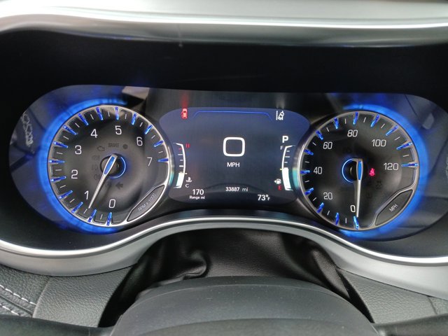 Used 2025 Chrysler Pacifica Limited image 18