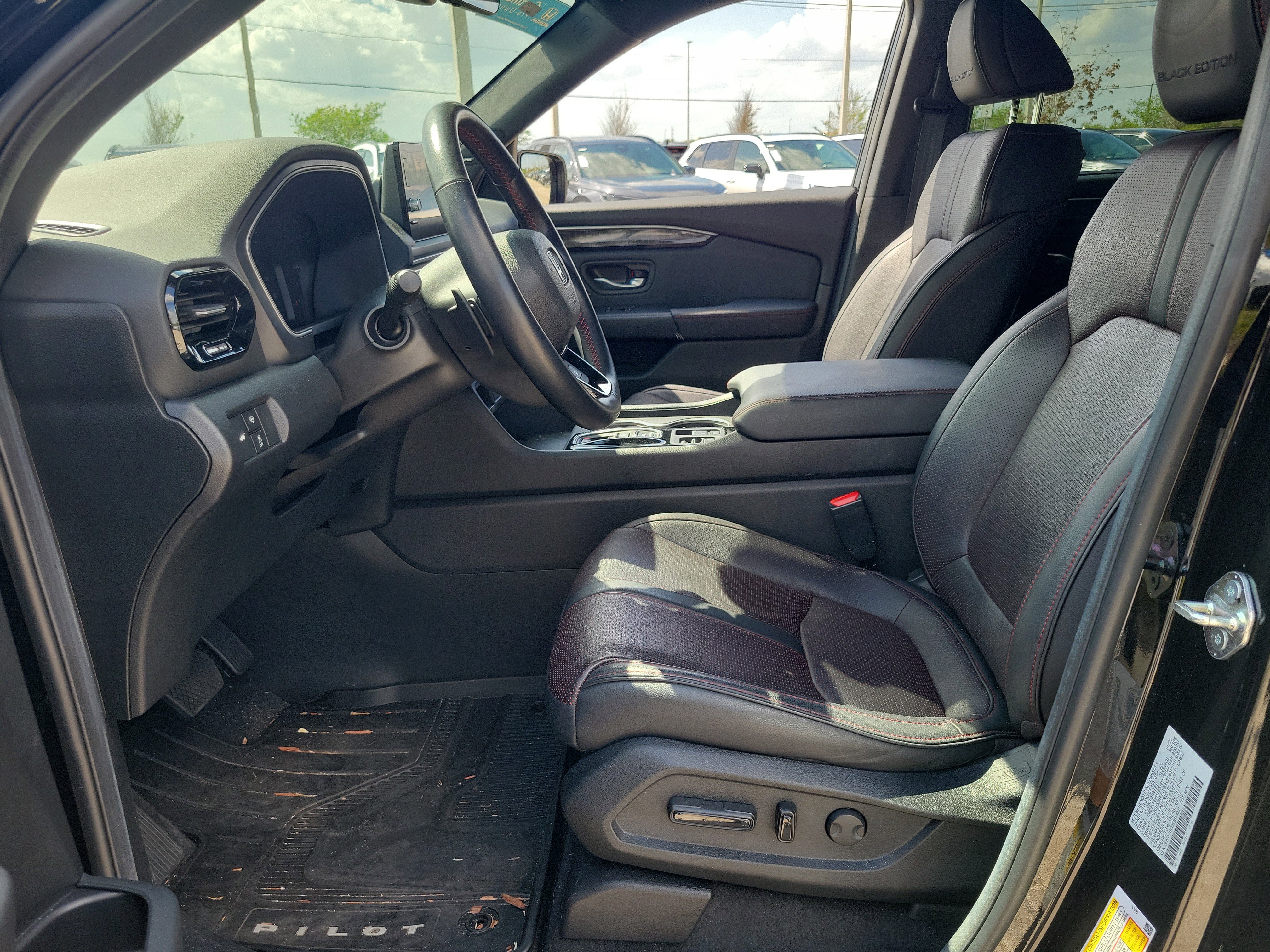 Certified 2025 Honda Pilot Black Edition image 23