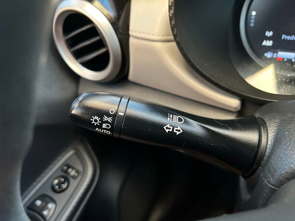 Used 2022 Nissan Versa SV FWD image 20