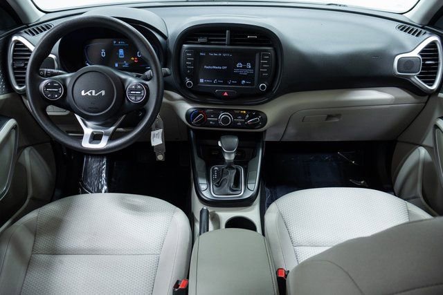 Used 2023 Kia Soul LX w/ LX Technology Package image 19