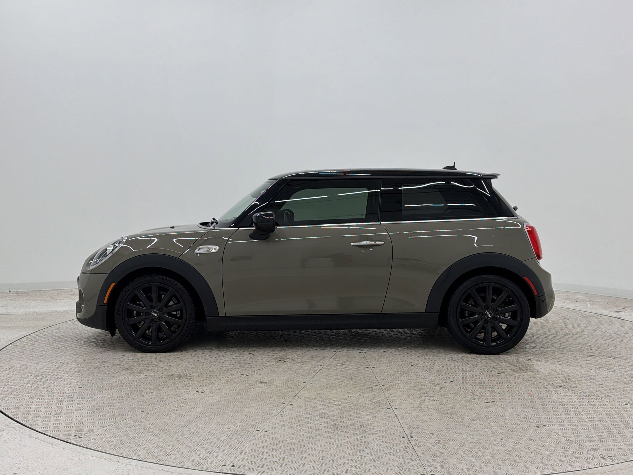 Used 2021 MINI Cooper S FWD image 2