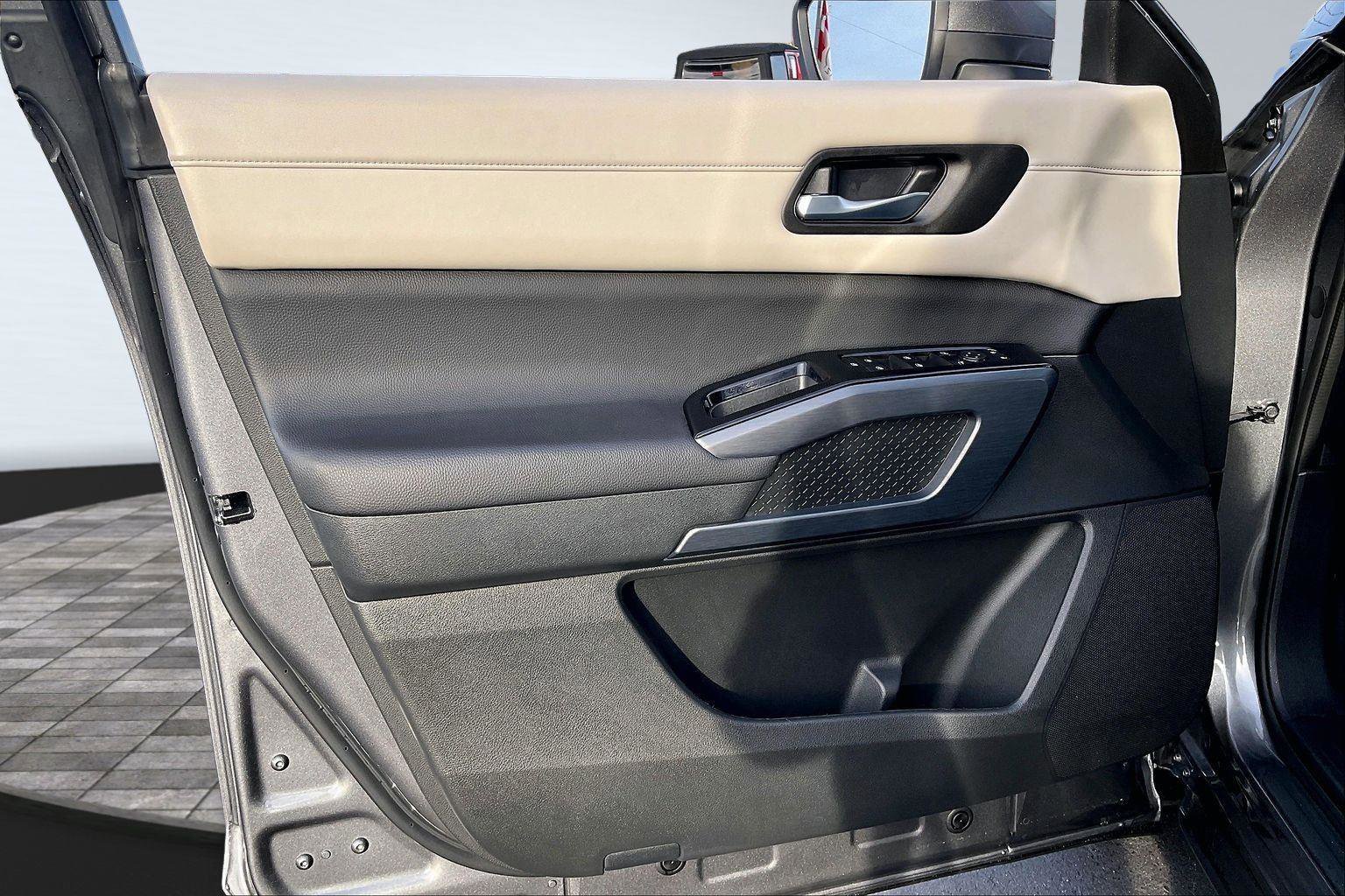 Certified 2024 Nissan Pathfinder SL w/ SL Premium Package image 24