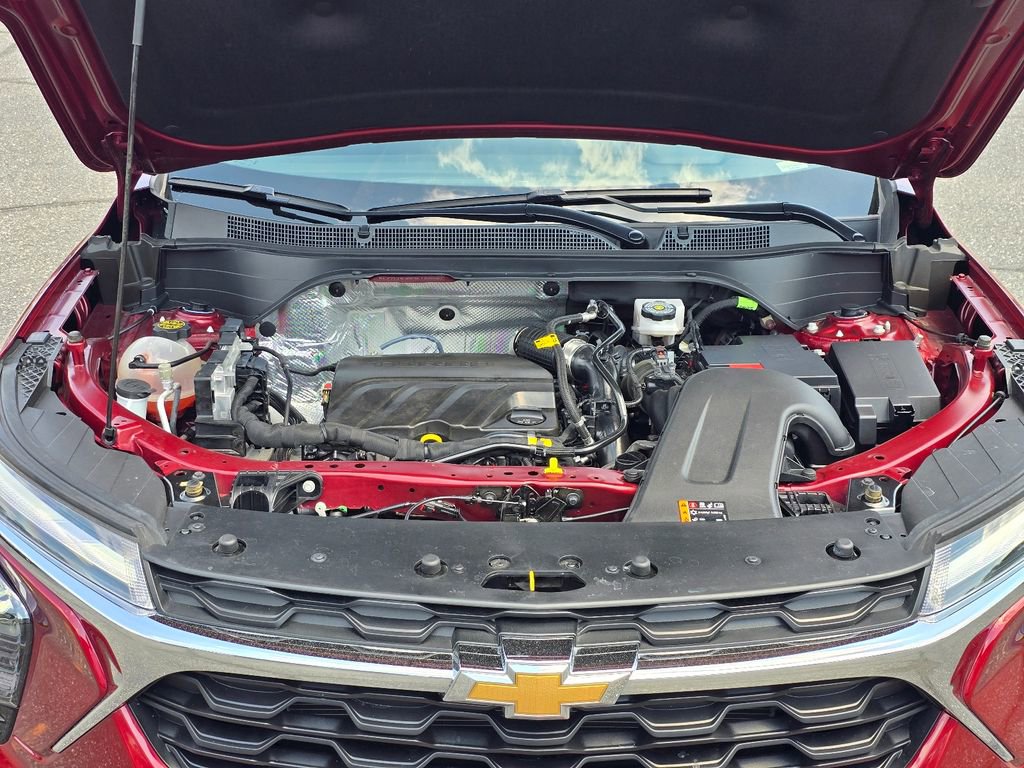 Used 2024 Chevrolet Trax LT w/ Driver Confidence Package FWD image 27