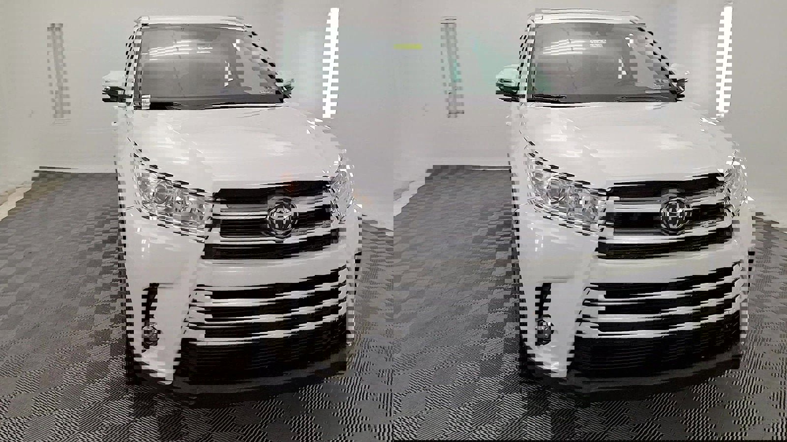 Used 2018 Toyota Highlander XLE AWD/4WD image 7