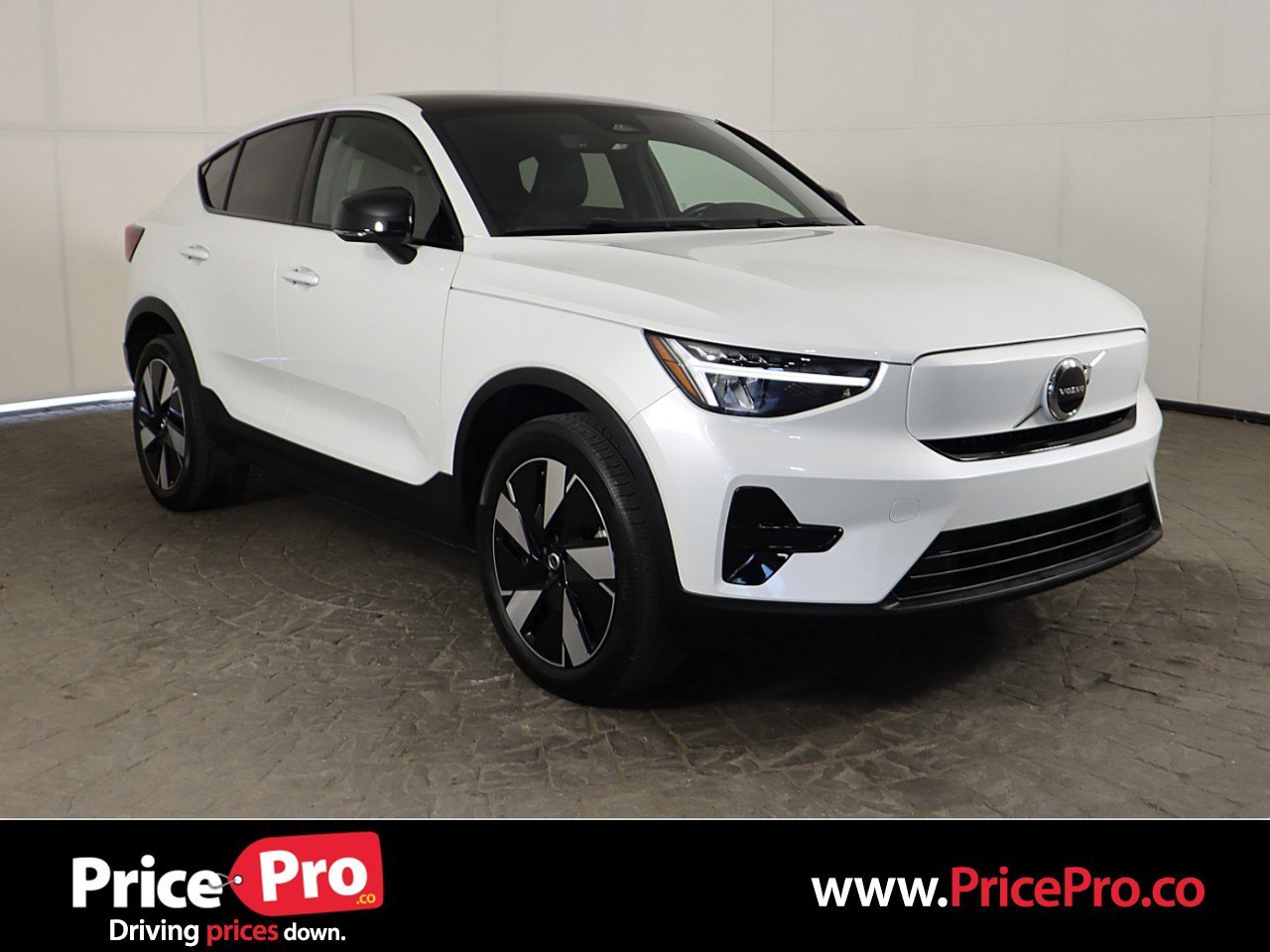 Used 2024 Volvo C40 Recharge Core image 1