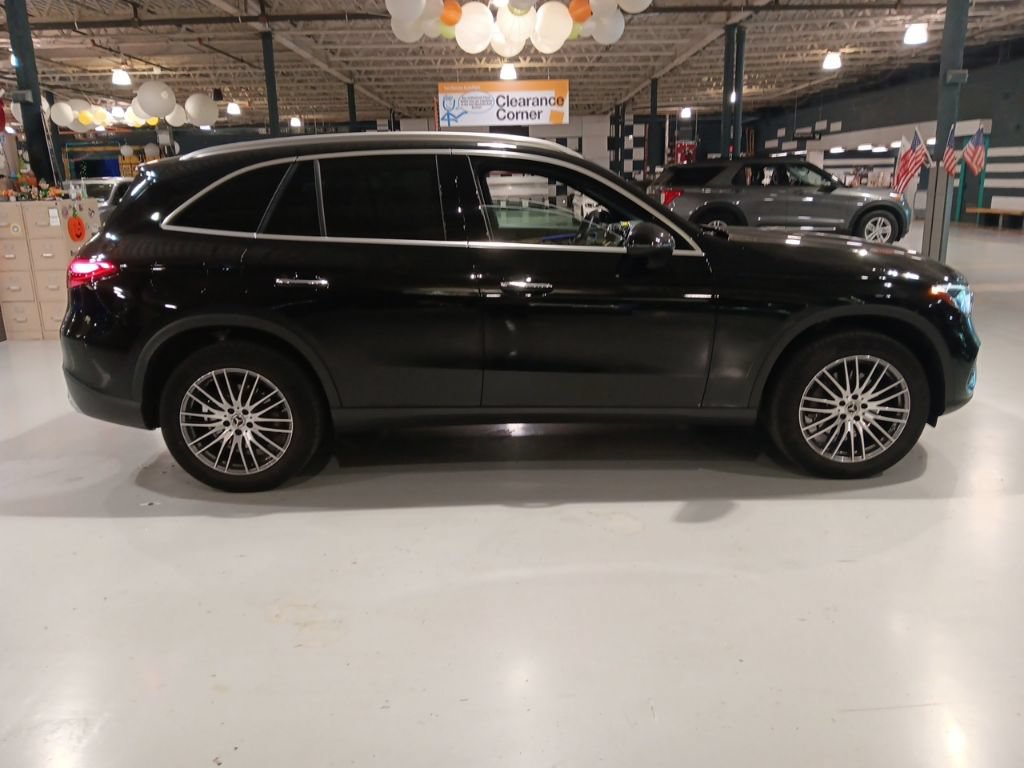 Used 2024 Mercedes-Benz GLC 300 4MATIC image 5