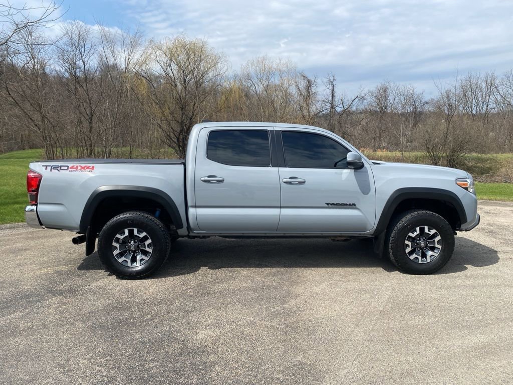 Used 2019 Toyota Tacoma TRD Off-Road image 2