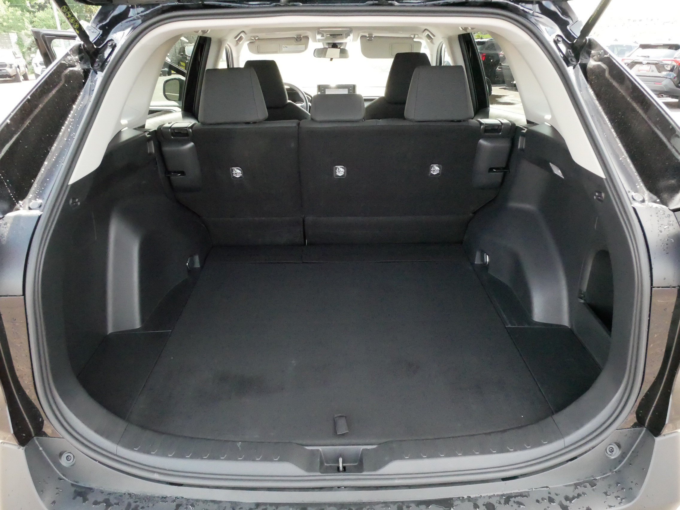 Certified 2021 Toyota RAV4 LE w/ Carpet Mat Package (TMS) AWD/4WD image 18
