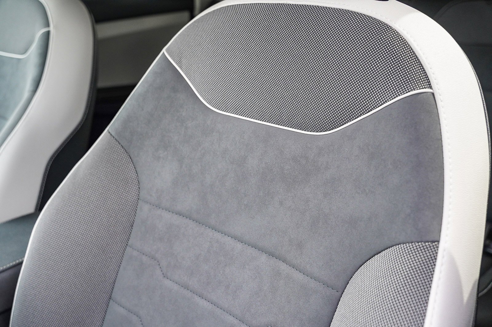 Certified 2025 Volkswagen Taos SE image 21