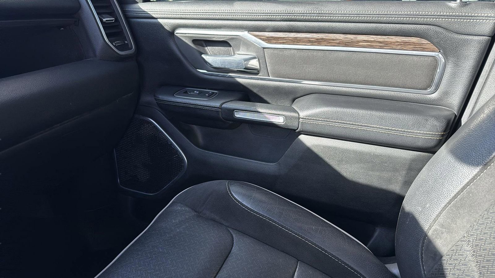 Used 2020 RAM 1500 Laramie image 24