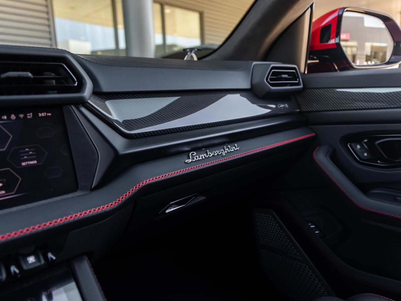 Used 2026 Lamborghini Urus SE image 32