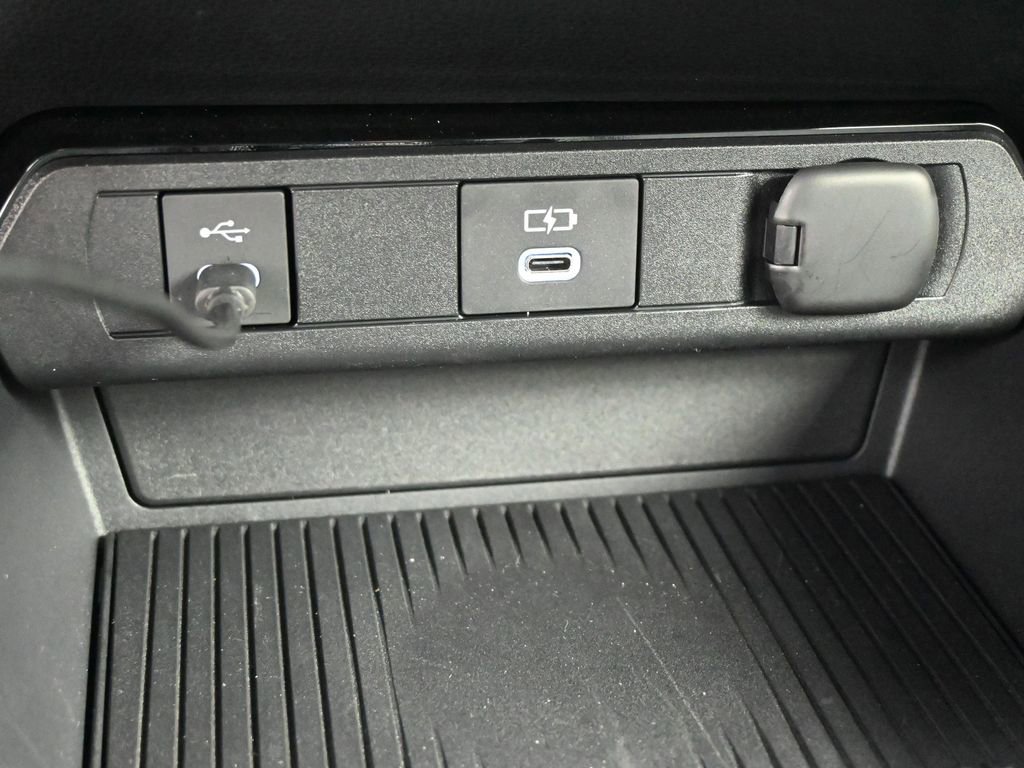 Used 2026 Toyota Prius FWD image 15