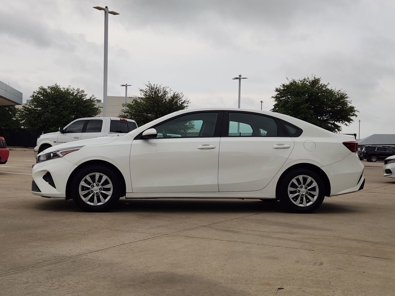 Used 2024 Kia Forte LX FWD image 4