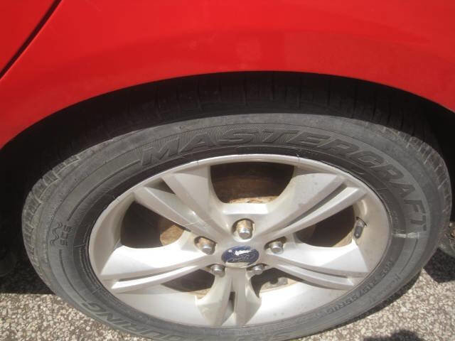 Used 2014 Ford Focus SE w/ SE Winter Package image 29