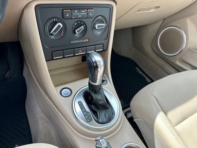 Used 2014 Volkswagen Beetle TDI FWD image 28