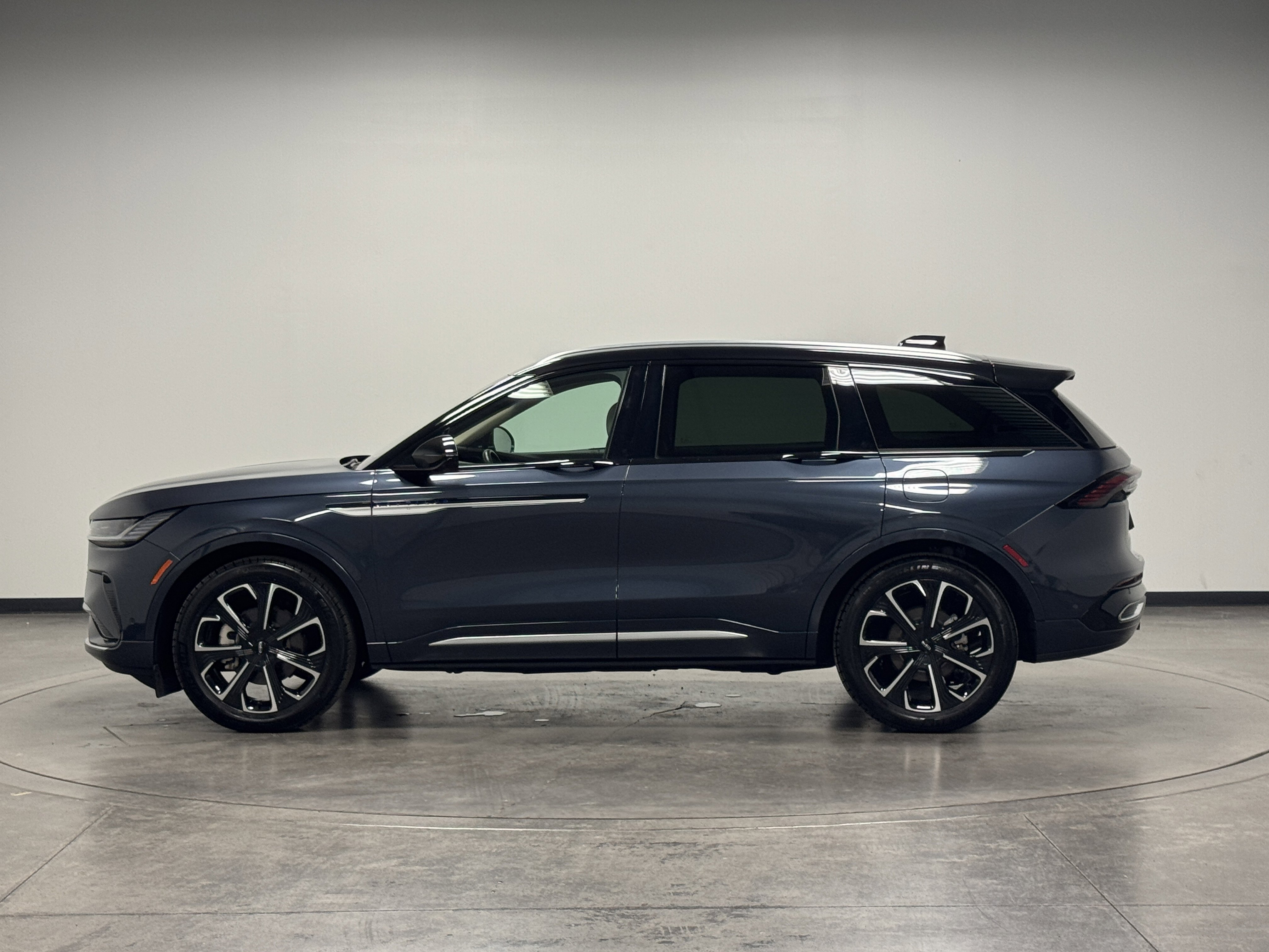 Used 2024 Lincoln Nautilus Reserve image 5