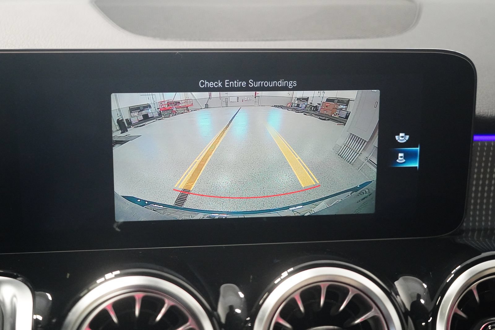 Used 2022 Mercedes-Benz GLB 250 4MATIC image 23