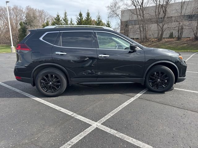 Used 2018 Nissan Rogue SV image 4