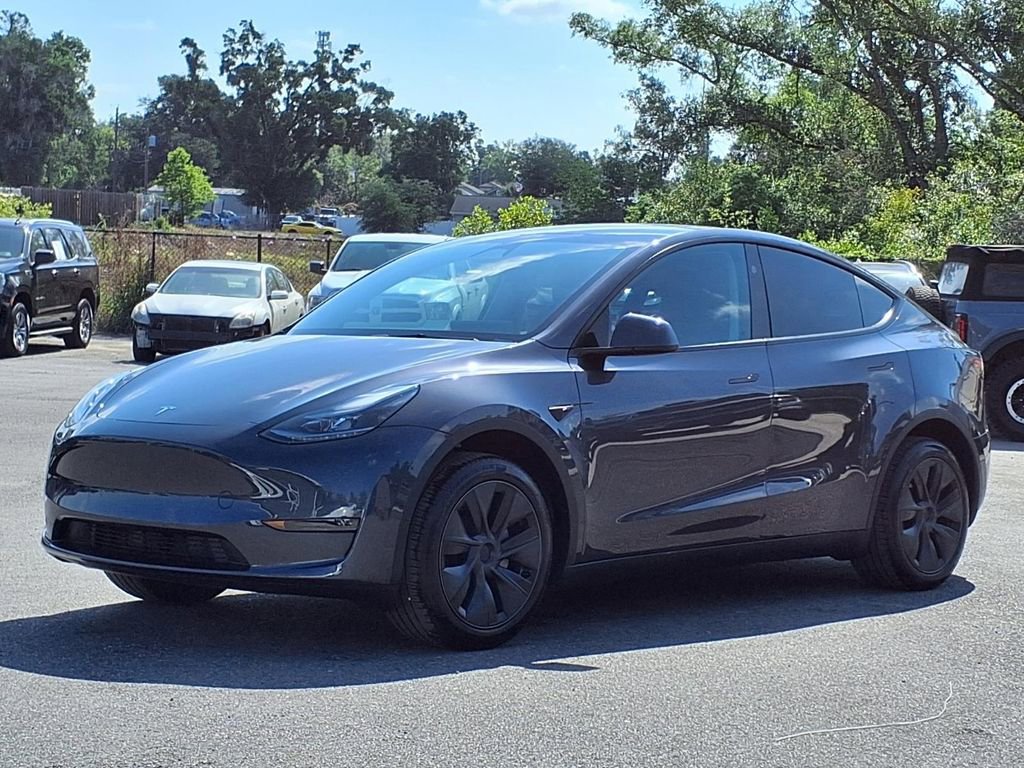 Used 2025 Tesla Model Y Long Range RWD image 3
