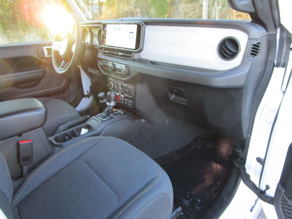 Used 2024 Jeep Gladiator Willys image 28