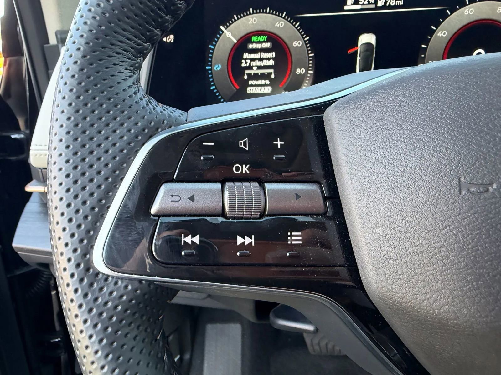 Used 2025 Nissan Ariya AWD image 19