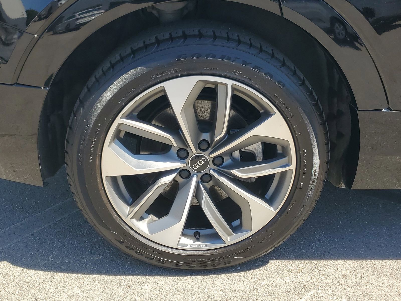 Used 2021 Audi e-tron Premium Plus w/ Premium Plus Package image 5